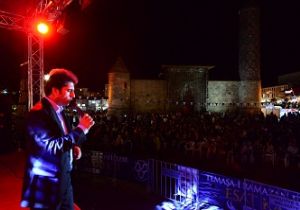 Ruhlar ilahilerle yıkandı